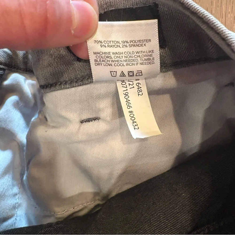 EXPRESS $80 Grey Acid Wash Mid-Rise Skinny Jeans 12R like new stretch
